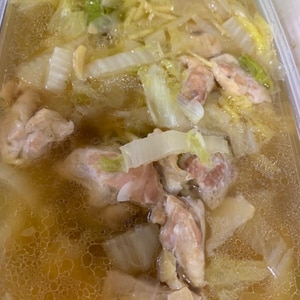 鶏の茹で汁を使った白菜スープ